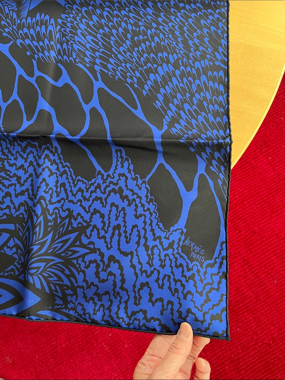 Hermes Silk Scarf The Three Graces Blue & Black Giraffe 90 cm - BNIB - Picture 3 of 7